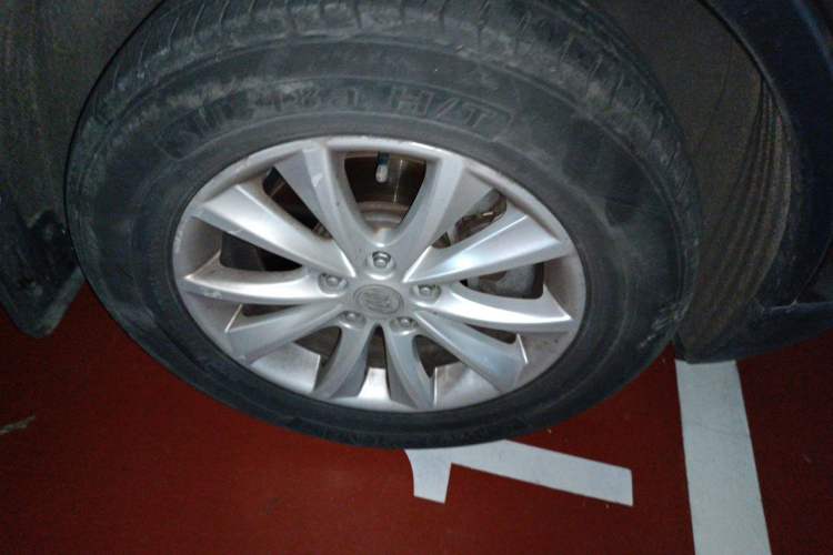 Used Buick Envision 2014 28T Four-Wheel Drive Elite Model Right Front Wheel Hub