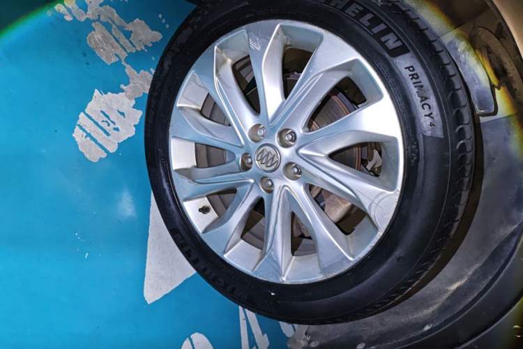 Used Buick Envision 2014 28T All-Wheel-Drive Versatile Sports Flagship Edition Right Front Wheel Hub