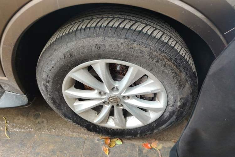 Used Buick Envision 2014 28T Four-Wheel Drive Luxury Model Right Front Wheel Hub