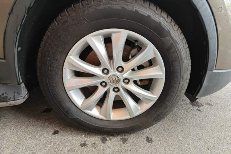 Used Buick Envision 2014 28T Four-Wheel Drive Luxury Model Right Front Wheel Hub