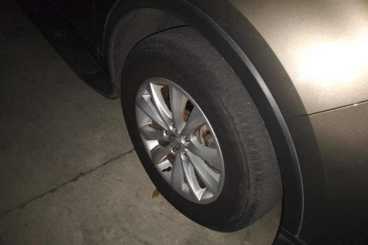 Used Buick Envision 2014 28T Four-Wheel Drive Elite Model Right Front Wheel Hub