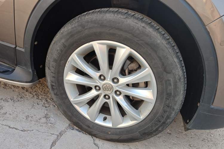 Used Buick Envision 2014 28T Four-Wheel Drive Luxury Model Right Front Wheel Hub