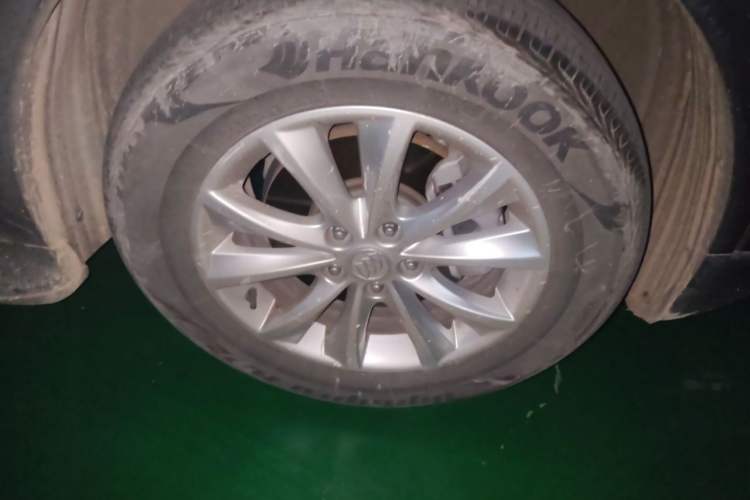 Used Buick Envision 2014 28T Four-Wheel Drive Elite Model Right Front Wheel Hub