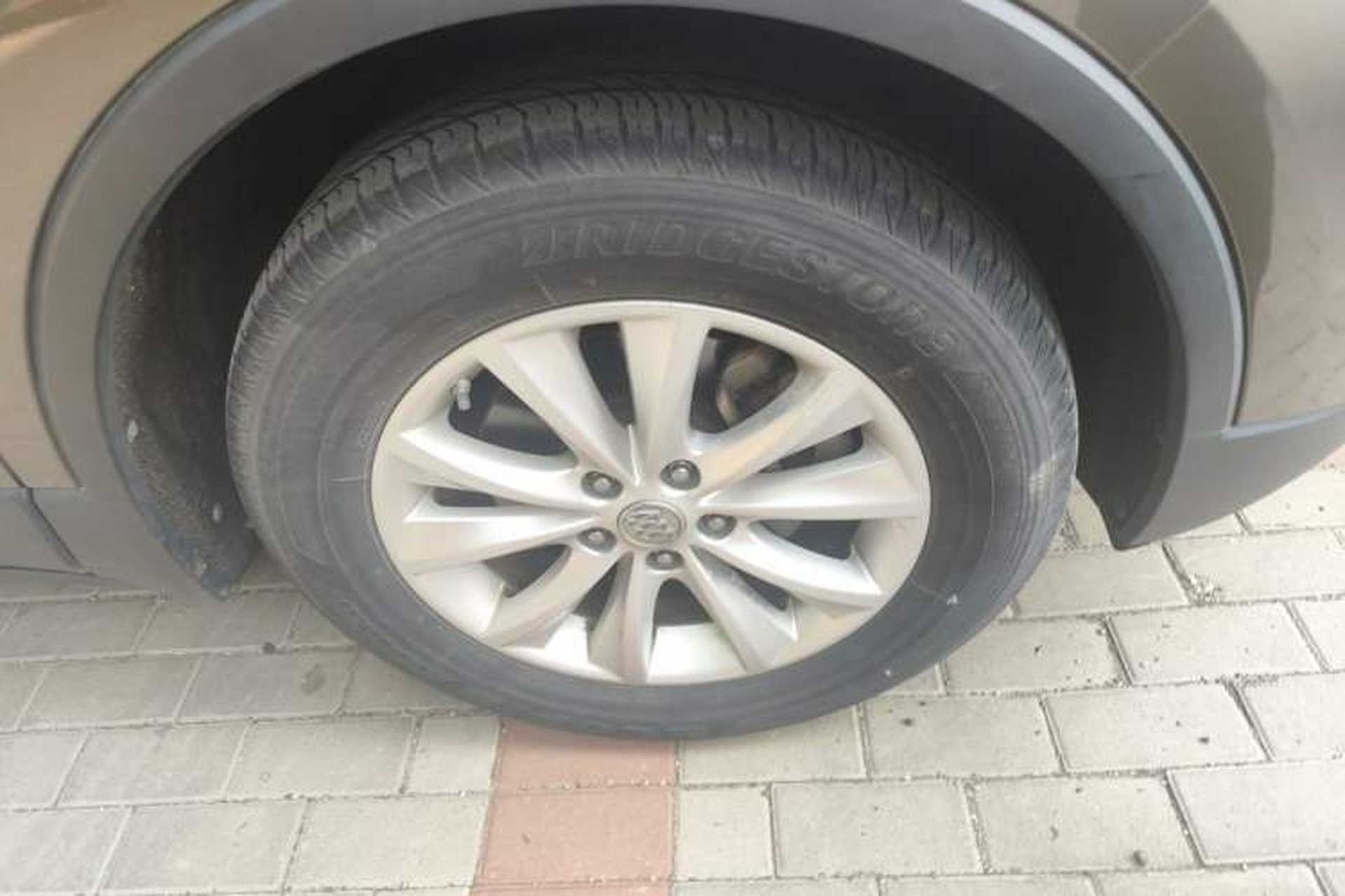 Used Buick Envision 2014 28T Four-Wheel Drive Elite Model Right Front Wheel Hub
