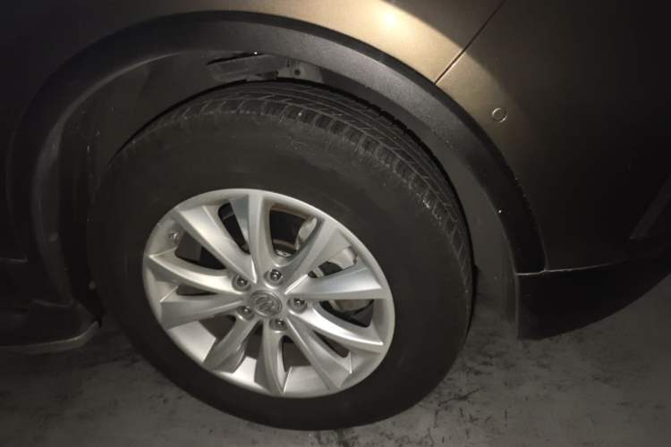 Used Buick Envision 2014 28T Four-Wheel Drive Luxury Model Right Front Wheel Hub
