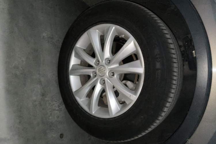 Used Buick Envision 2014 28T Four-Wheel Drive Luxury Model Right Front Wheel Hub