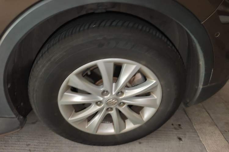 Used Buick Envision 2014 28T Four-Wheel Drive Luxury Model Right Front Wheel Hub