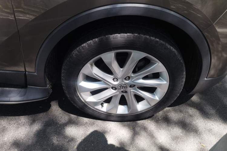 Used Buick Envision 2014 28T Four-Wheel Drive Elite Model Right Front Wheel Hub