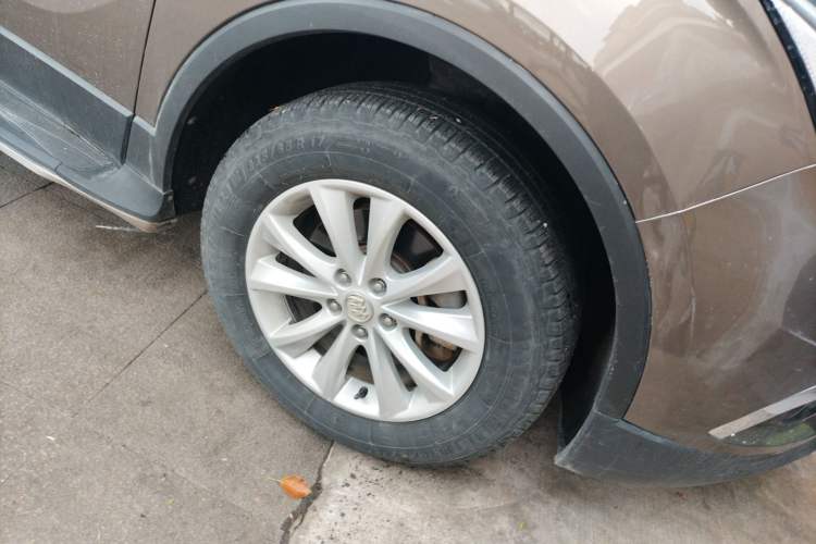 Used Buick Envision 2014 28T Four-Wheel Drive Elite Model Right Front Wheel Hub