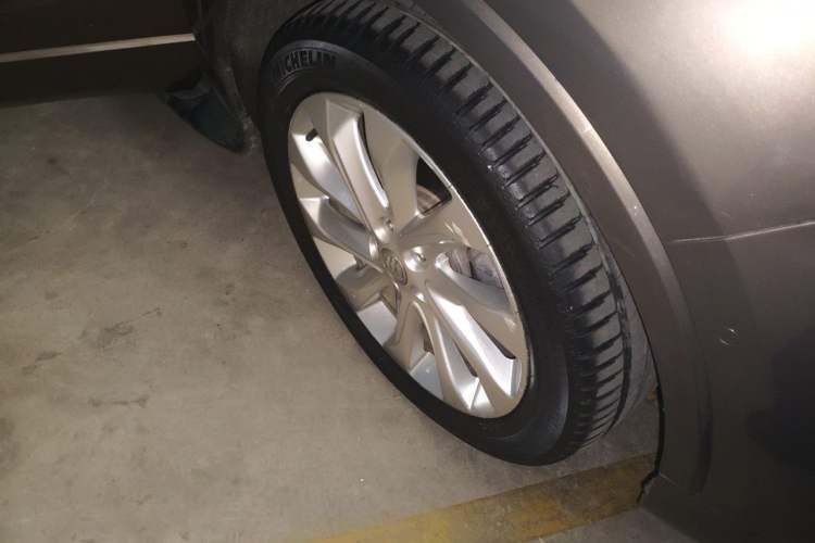 Used Buick Envision 2014 28T All-Wheel-Drive Versatile Sports Flagship Edition Right Front Wheel Hub