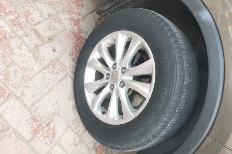 Used Buick Envision 2014 28T Four-Wheel Drive Elite Model Right Front Wheel Hub