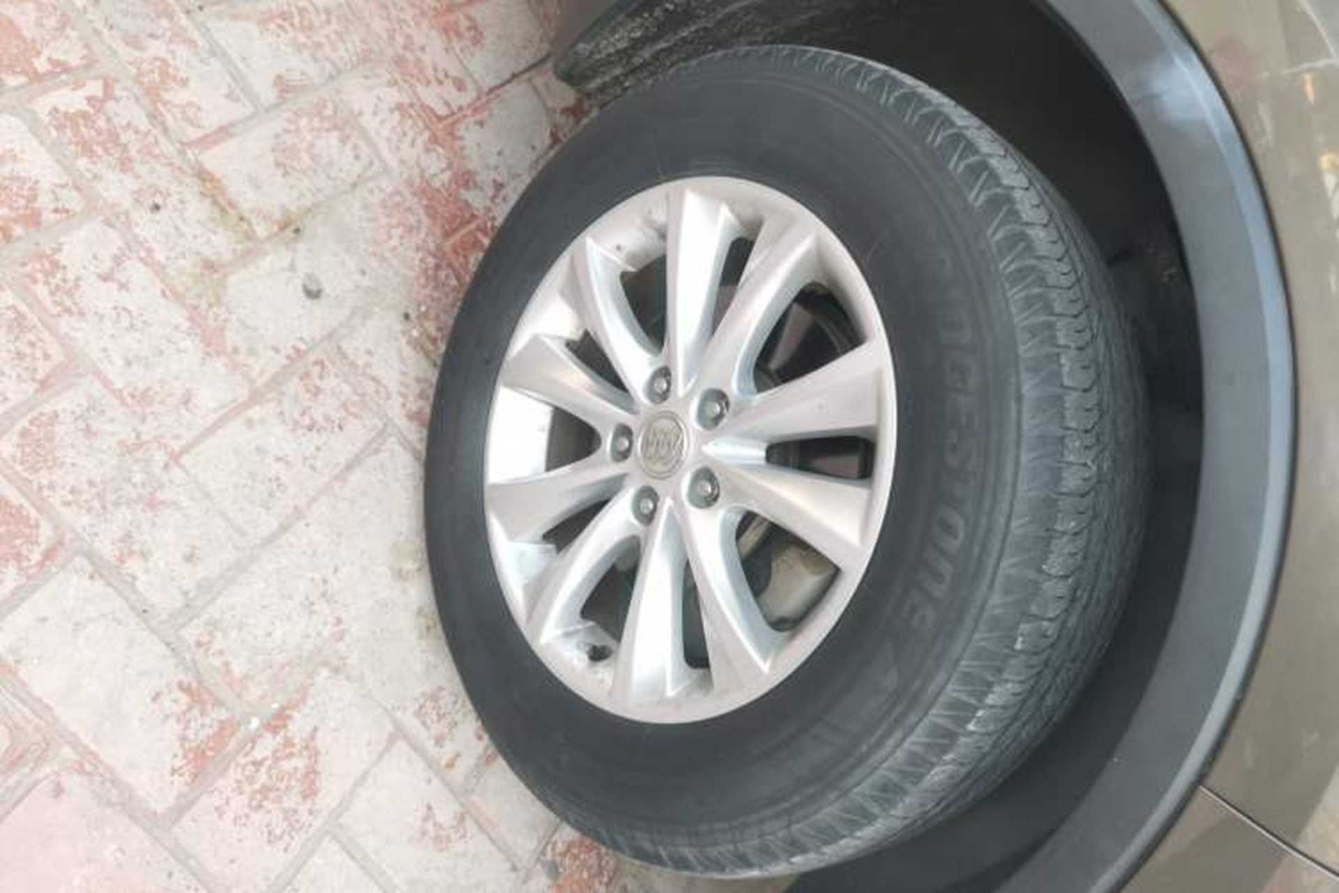 Used Buick Envision 2014 28T Four-Wheel Drive Elite Model Right Front Wheel Hub