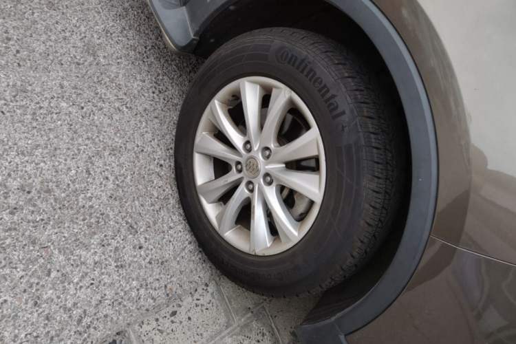 Used Buick Envision 2014 28T Four-Wheel Drive Elite Model Right Front Wheel Hub
