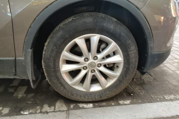 Used Buick Envision 2014 28T Four-Wheel Drive Elite Model Right Front Wheel Hub