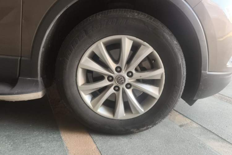 Used Buick Envision 2014 28T Four-Wheel Drive Elite Model Right Front Wheel Hub