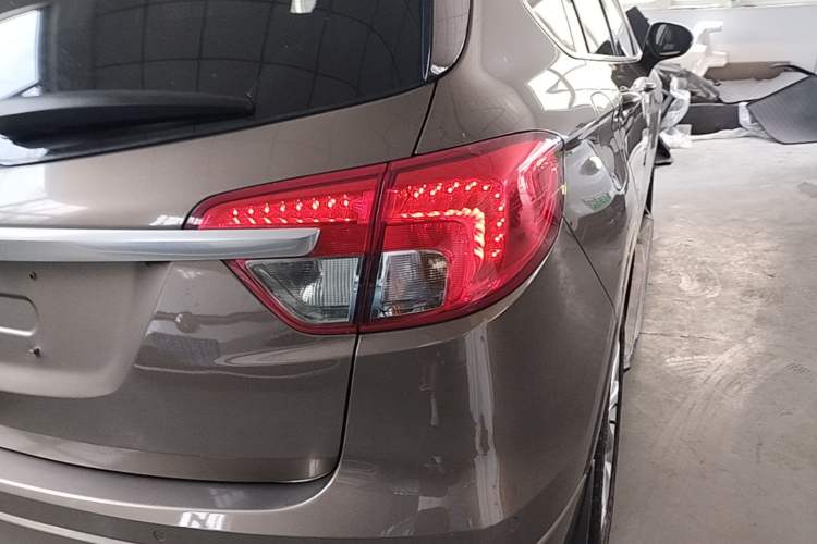 Used Buick Envision 2014 28T All-Wheel-Drive Versatile Sports Flagship Edition Right Rear Taillight