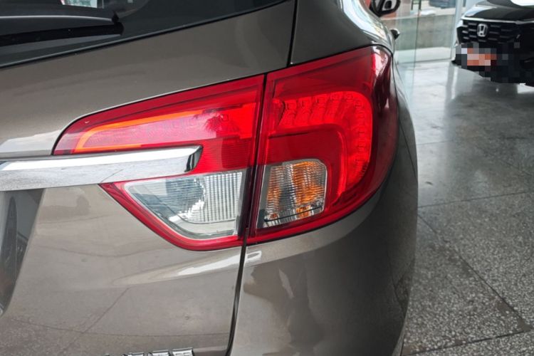 Used Buick Envision 2014 28T Four-Wheel Drive Luxury Model Right Rear Taillight
