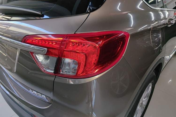 Used Buick Envision 2014 28T Four-Wheel Drive Luxury Model Right Rear Taillight
