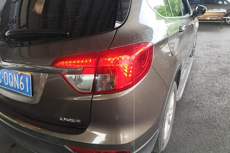 Used Buick Envision 2014 28T Four-Wheel Drive Elite Model Right Rear Taillight
