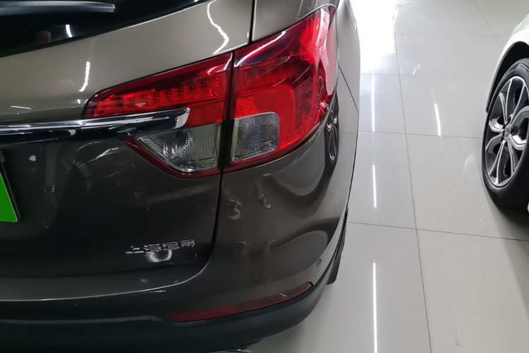Used Buick Envision 2014 28T Four-Wheel Drive Luxury Model Right Rear Taillight