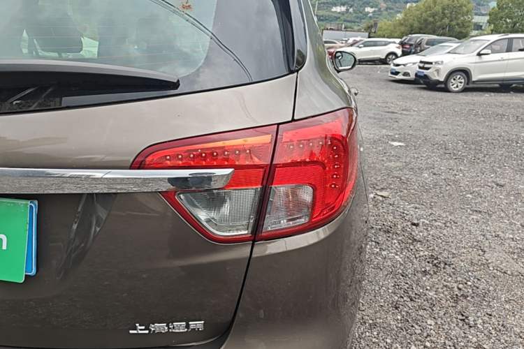 Used Buick Envision 2014 28T Four-Wheel Drive Luxury Model Right Rear Taillight