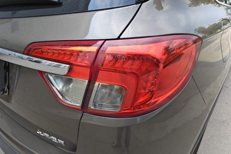 Used Buick Envision 2014 28T Four-Wheel Drive Elite Model Right Rear Taillight