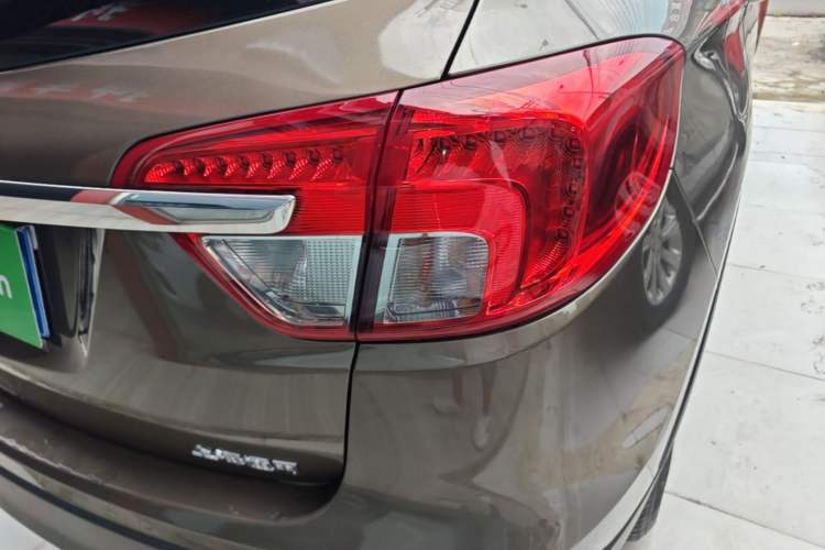 Used Buick Envision 2014 28T Four-Wheel Drive Elite Model Right Rear Taillight