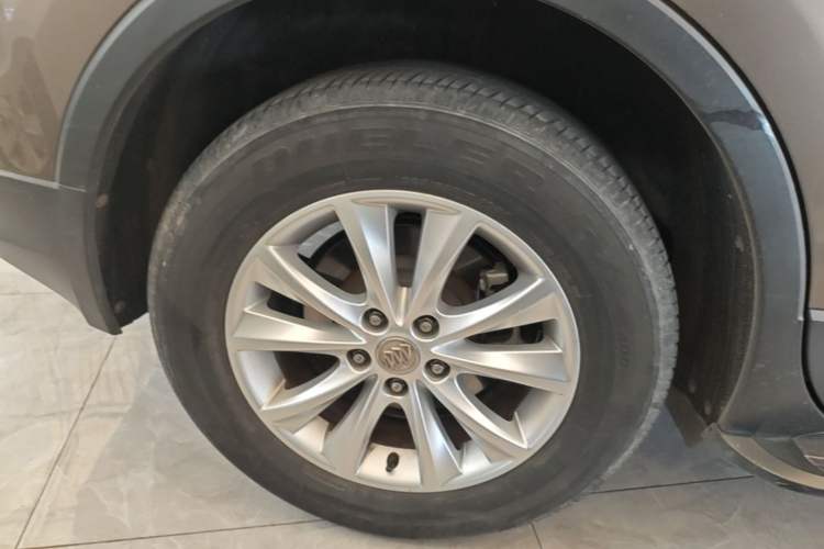Used Buick Envision 2014 28T Four-Wheel Drive Luxury Model Right Rear Wheel Hub