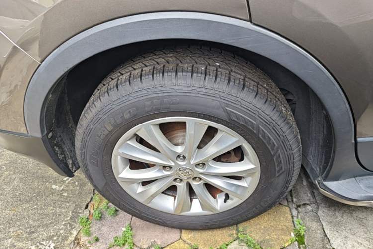 Used Buick Envision 2014 28T Four-Wheel Drive Luxury Model Right Rear Wheel Hub
