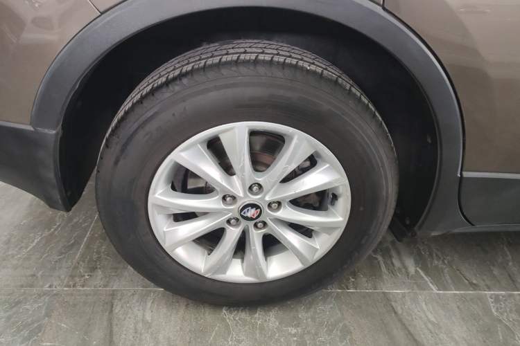 Used Buick Envision 2014 28T Four-Wheel Drive Elite Model Right Rear Wheel Hub