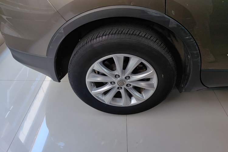 Used Buick Envision 2014 28T Four-Wheel Drive Luxury Model Right Rear Wheel Hub
