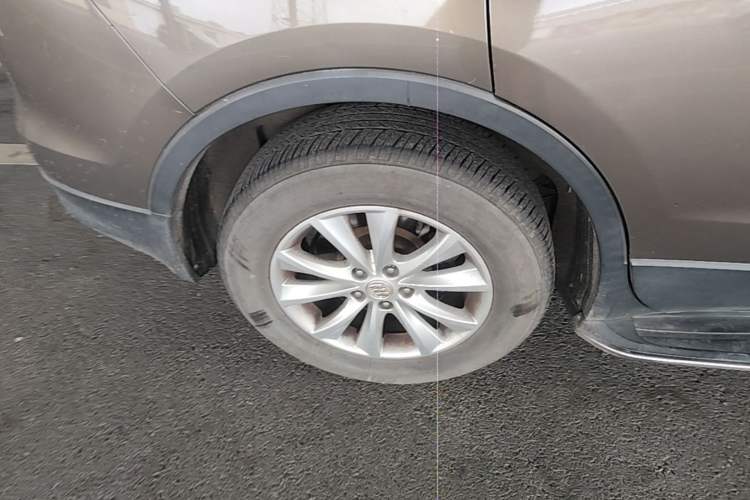 Used Buick Envision 2014 28T Four-Wheel Drive Elite Model Right Rear Wheel Hub