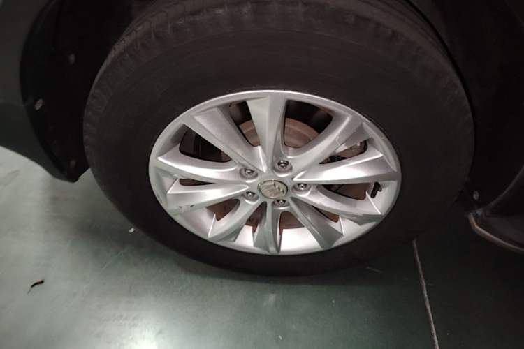 Used Buick Envision 2014 28T Four-Wheel Drive Elite Model Right Rear Wheel Hub