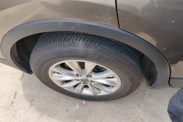 Used Buick Envision 2014 28T Four-Wheel Drive Luxury Model Right Rear Wheel Hub