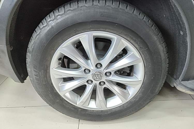 Used Buick Envision 2014 28T Four-Wheel Drive Luxury Model Right Rear Wheel Hub