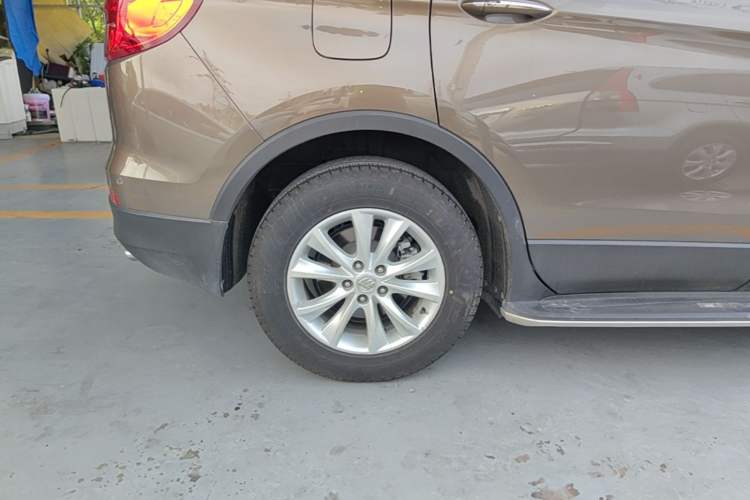 Used Buick Envision 2014 28T Four-Wheel Drive Elite Model Right Rear Wheel Hub