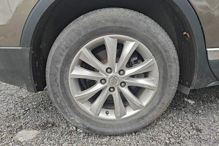 Used Buick Envision 2014 28T Four-Wheel Drive Luxury Model Right Rear Wheel Hub