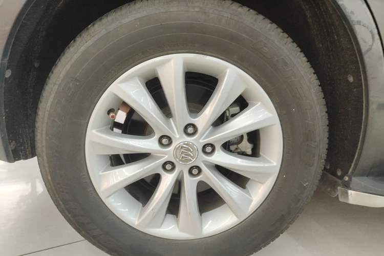 Used Buick Envision 2014 28T Four-Wheel Drive Luxury Model Right Rear Wheel Hub
