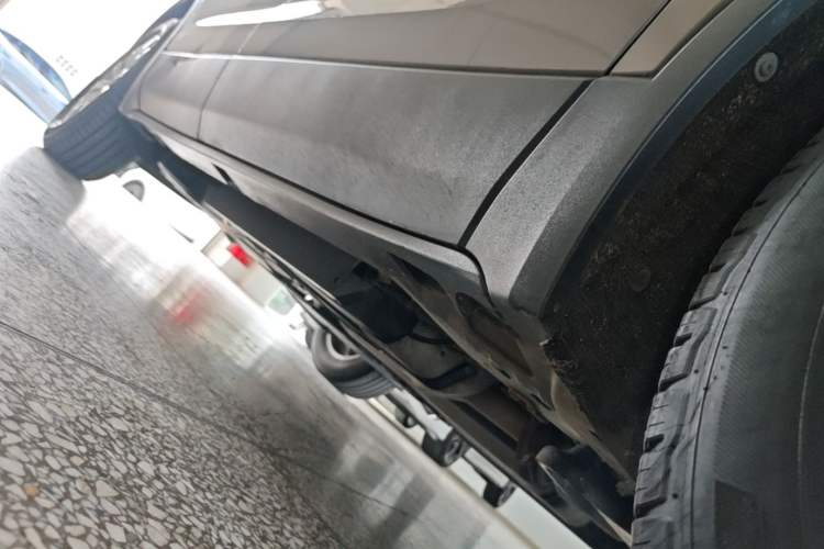Used Buick Envision 2014 28T Four-Wheel Drive Luxury Model Right Side Sill