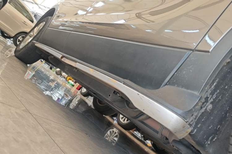 Used Buick Envision 2014 28T Four-Wheel Drive Luxury Model Right Side Sill