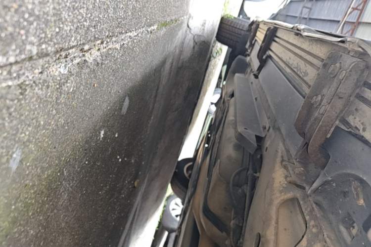 Used Buick Envision 2014 28T Four-Wheel Drive Luxury Model Right Side Sill