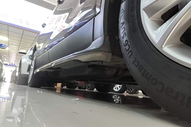 Used Buick Envision 2014 28T Four-Wheel Drive Luxury Model Right Side Sill