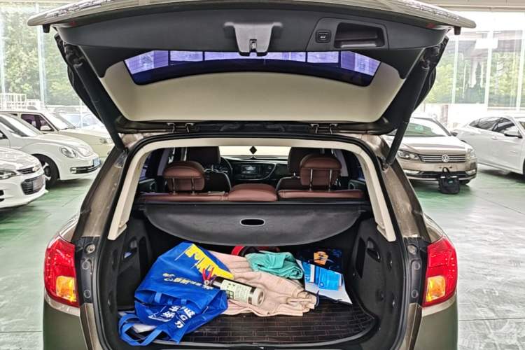 Used Buick Envision 2014 28T Four-Wheel Drive Elite Model Trunk