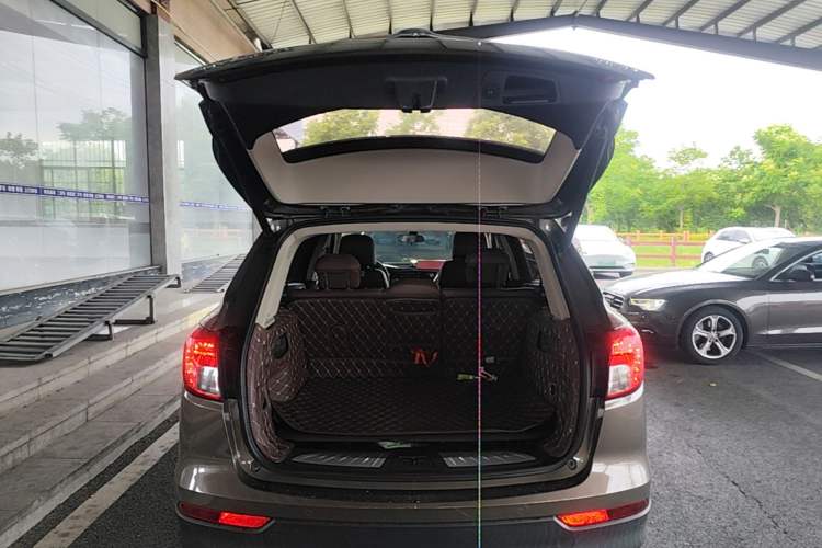 Used Buick Envision 2014 28T Four-Wheel Drive Elite Model Trunk