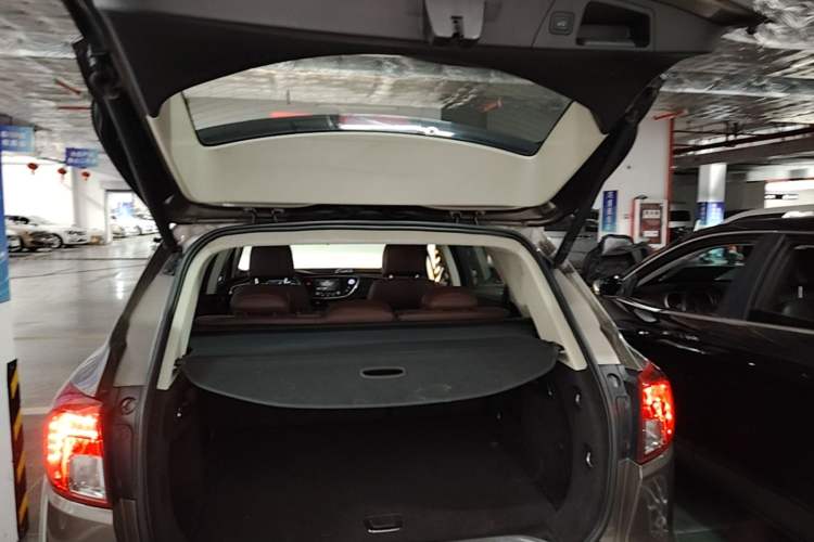 Used Buick Envision 2014 28T Four-Wheel Drive Elite Model Trunk