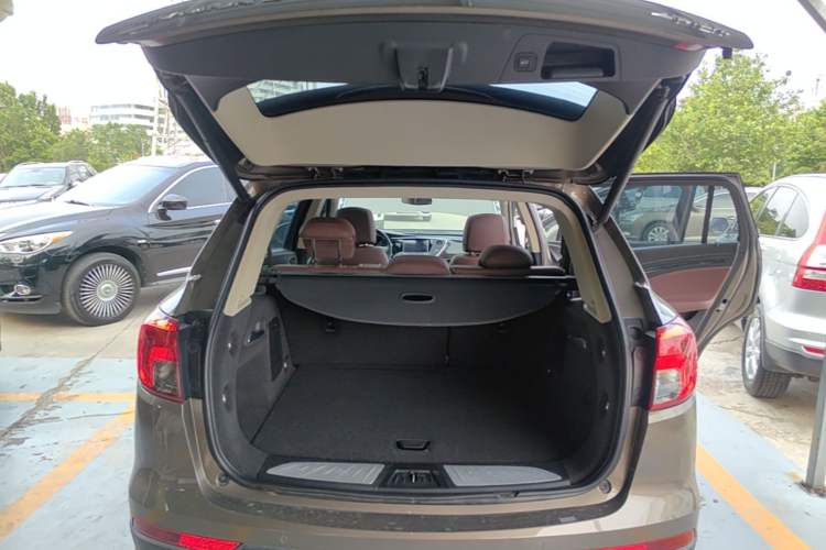 Used Buick Envision 2014 28T Four-Wheel Drive Elite Model Trunk