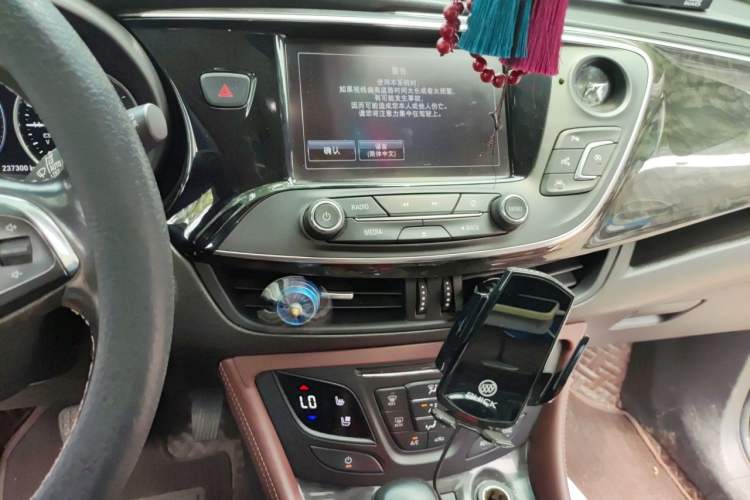 Used Buick Envision 2014 28T All-Wheel-Drive Versatile Sports Flagship Edition Audio And AC Panel