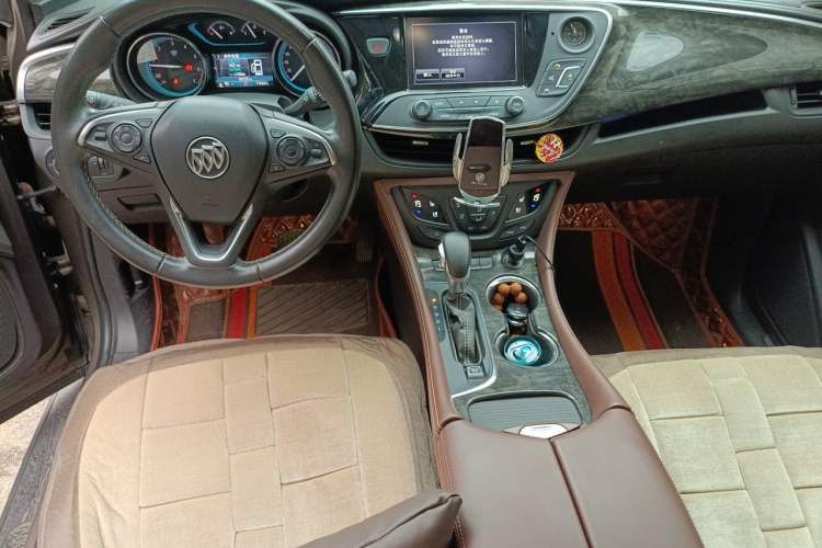 Used Buick Envision 2014 28T Four-Wheel Drive Luxury Model Center Console