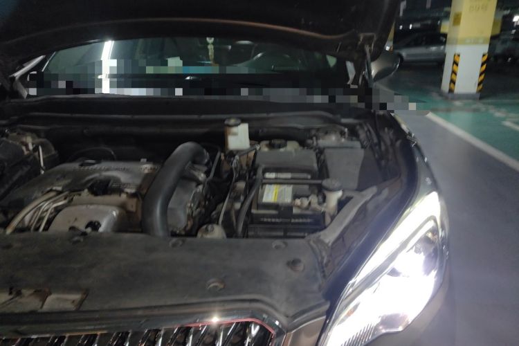 Used Buick Envision 2014 28T Four-Wheel Drive Luxury Model Engine Bay Left