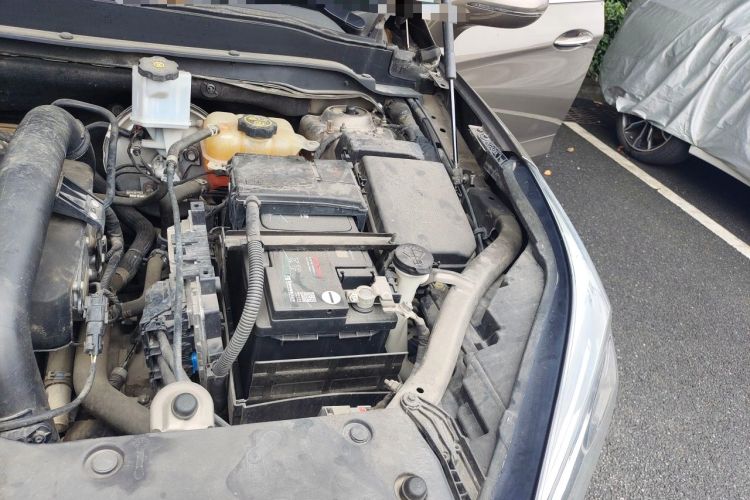 Used Buick Envision 2014 28T Four-Wheel Drive Luxury Model Engine Bay Left